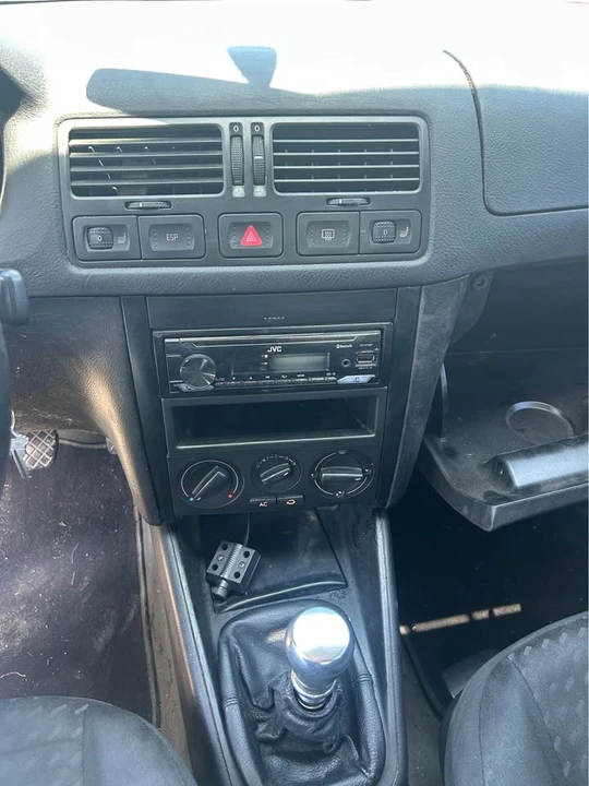 2004 Volkswagen A4 Jetta - Image 12 of 17