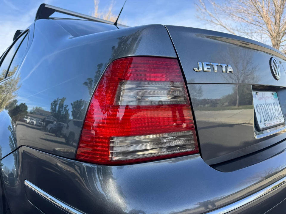 2004 Volkswagen A4 Jetta - Image 12 of 31