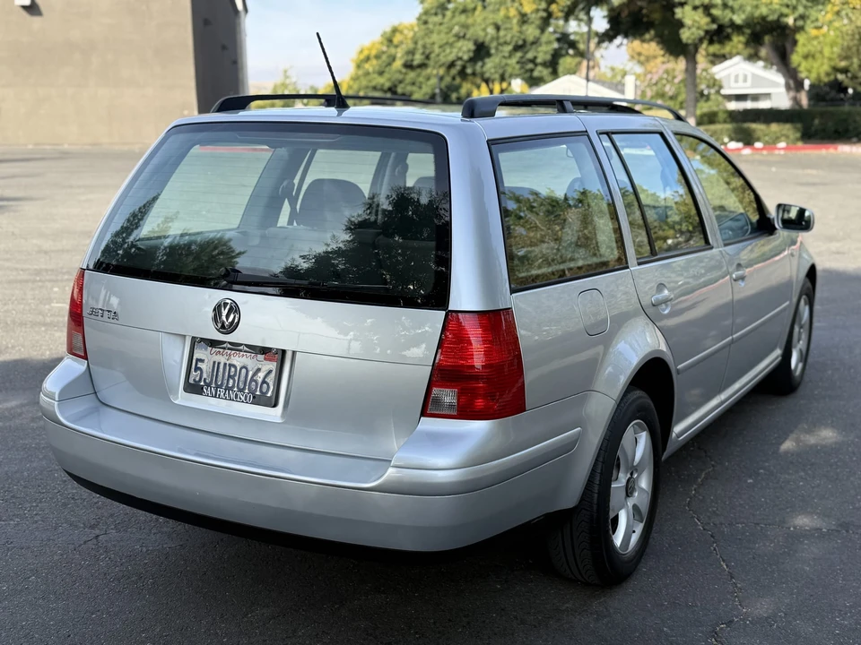 2004 Volkswagen A4 Jetta - Image 8 of 31