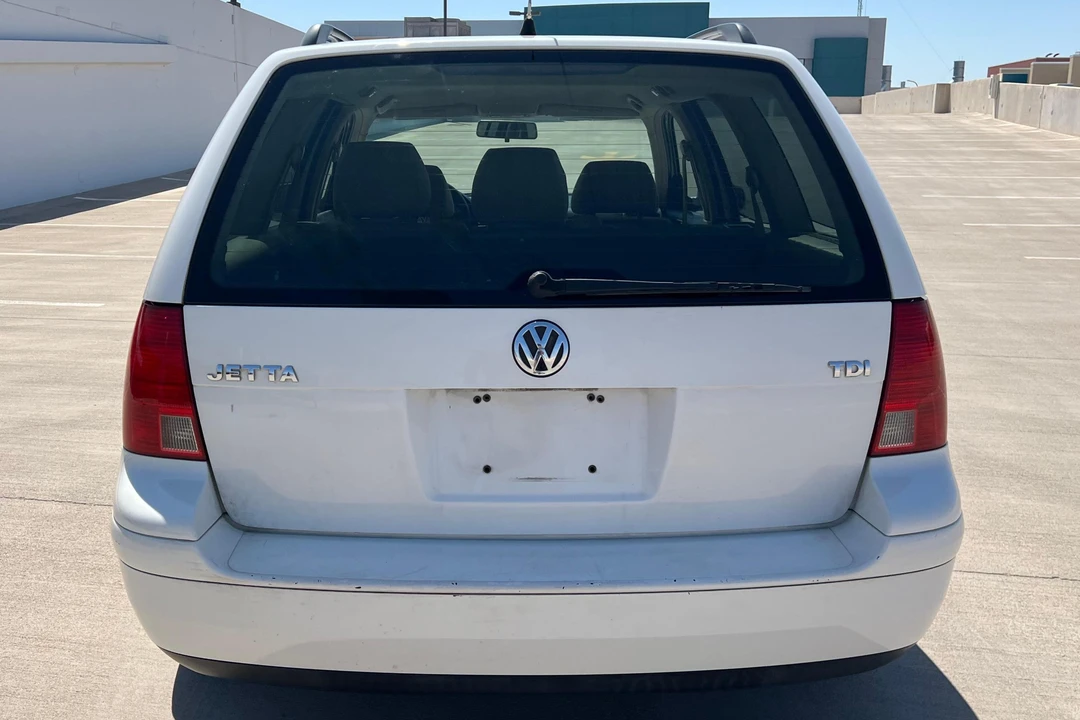 2004 Volkswagen A4 Jetta - Image 5 of 31
