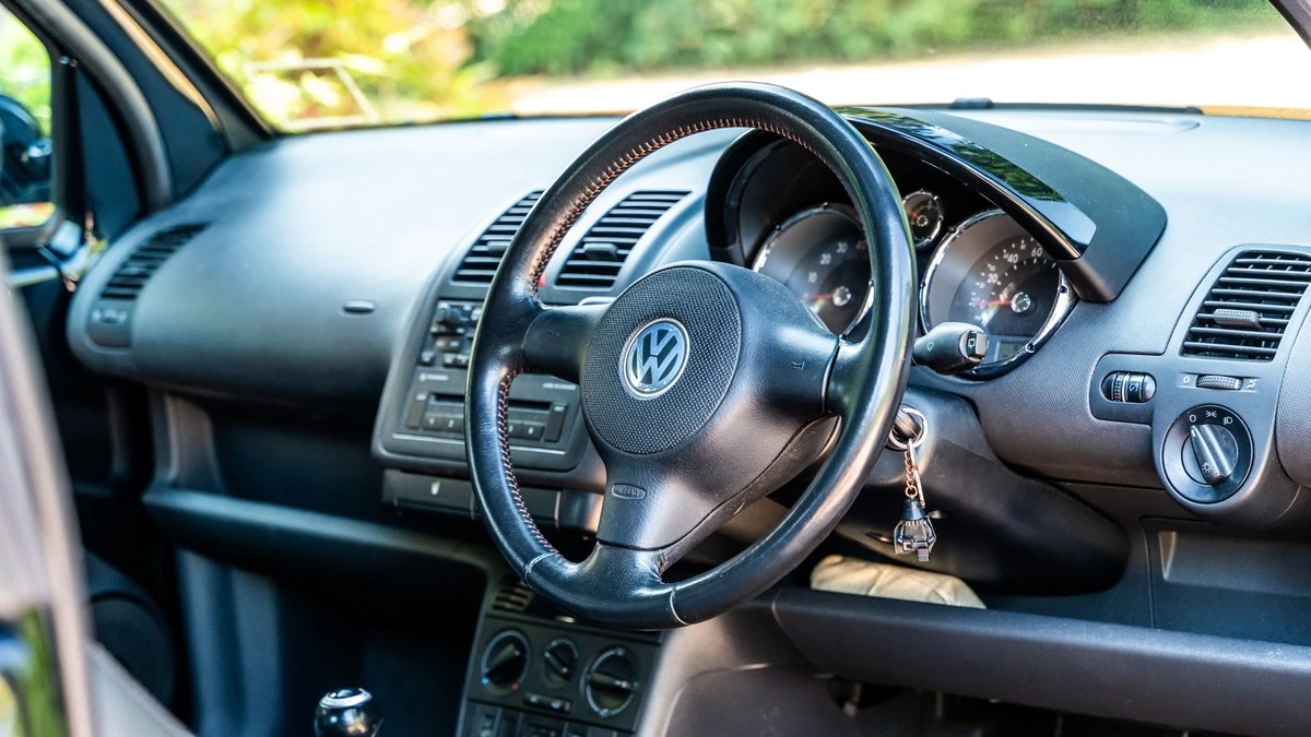 2004 Volkswagen Golf - Image 16 of 30