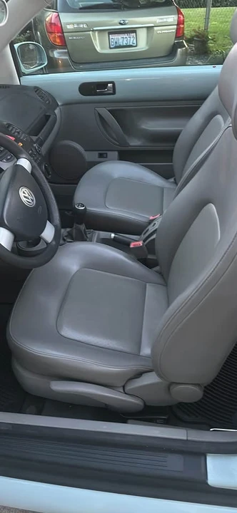 2004 Volkswagen New Beetle - Image 9 of 10