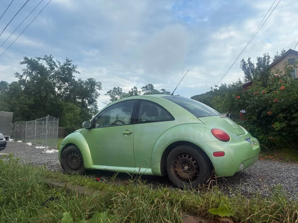 2004 Volkswagen New Beetle - Image 2 of 5
