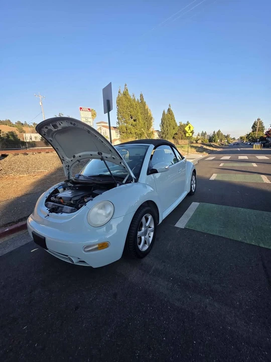 2004 Volkswagen New Beetle - Image 2 of 11