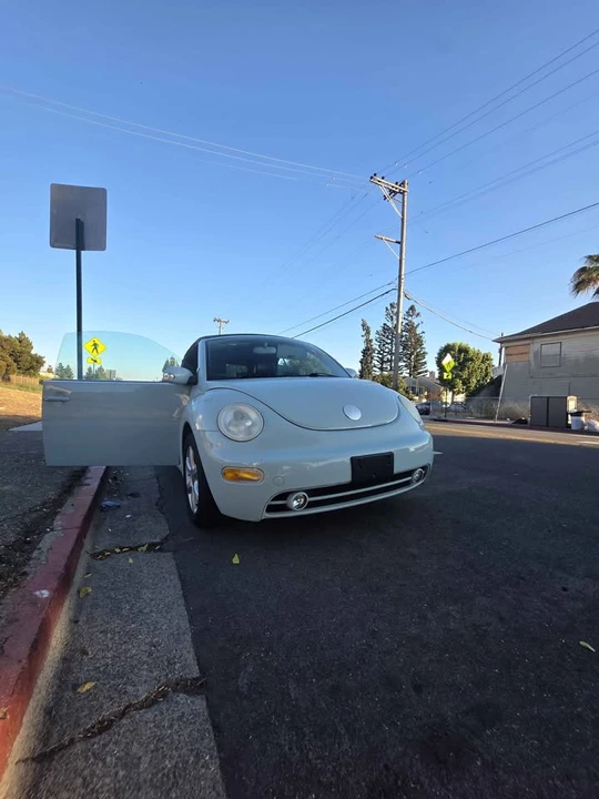 2004 Volkswagen New Beetle - Image 8 of 11