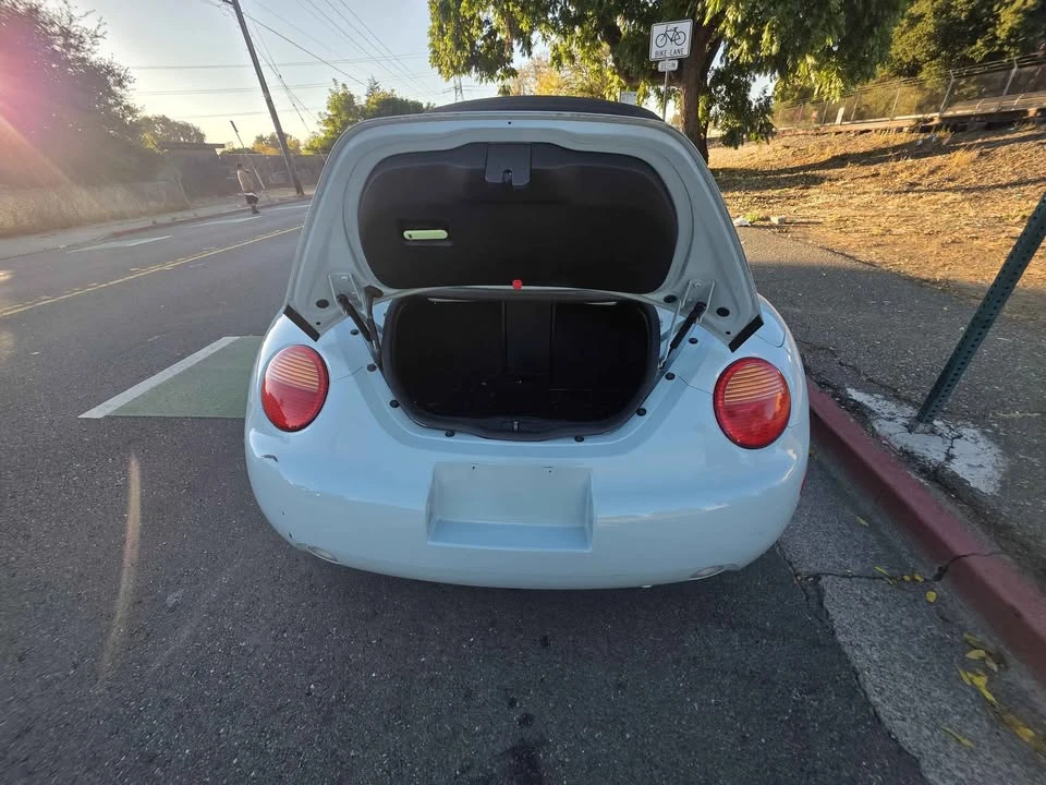 2004 Volkswagen New Beetle - Image 5 of 11