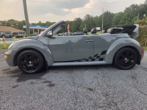 2004 Volkswagen New Beetle Convertible 2D