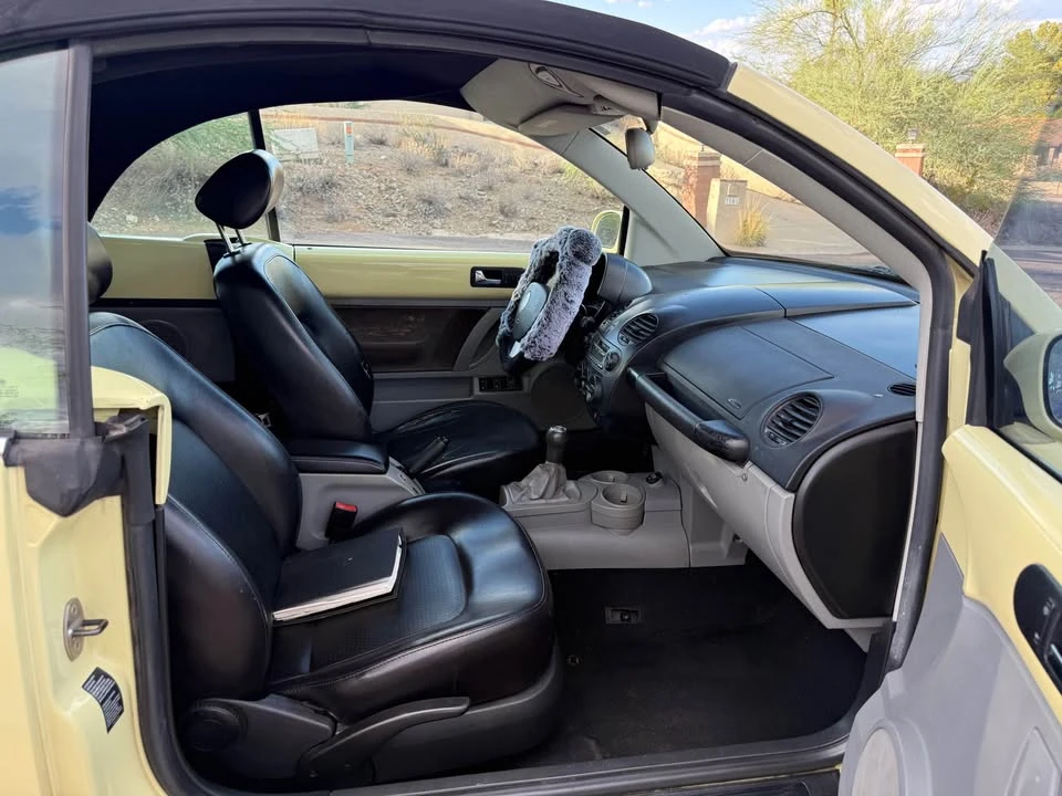 2004 Volkswagen New Beetle - Image 9 of 14