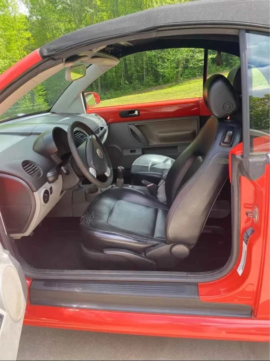 2004 Volkswagen New Beetle - Image 5 of 8