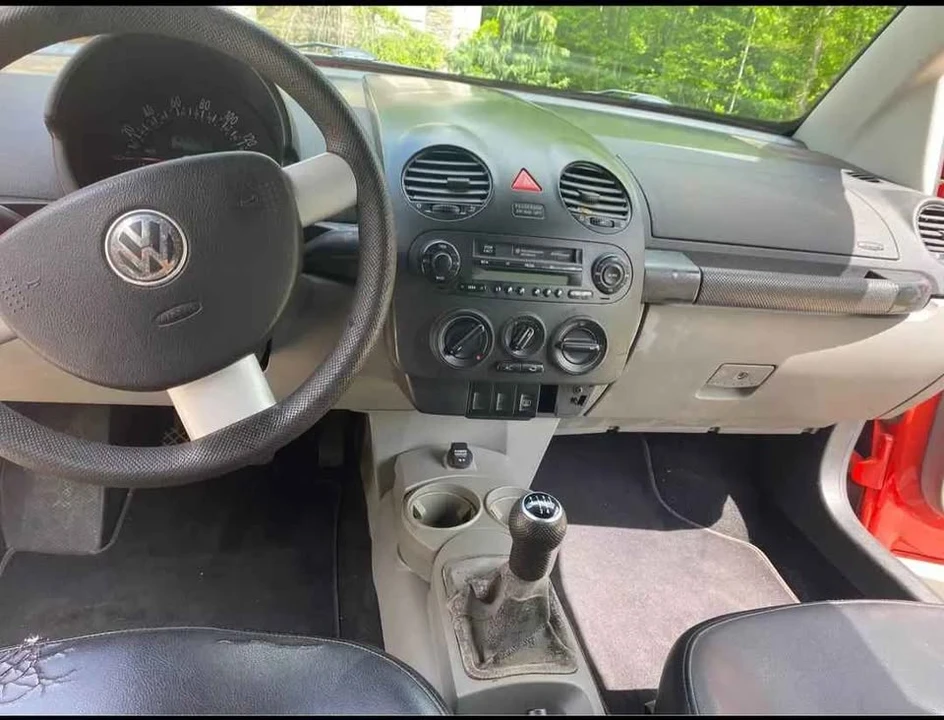 2004 Volkswagen New Beetle - Image 7 of 8