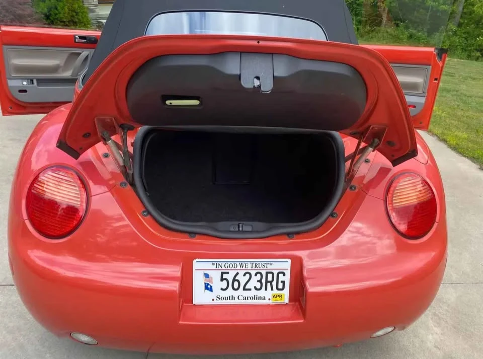 2004 Volkswagen New Beetle - Image 4 of 8