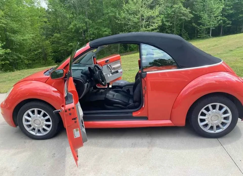 2004 Volkswagen New Beetle - Image 6 of 8