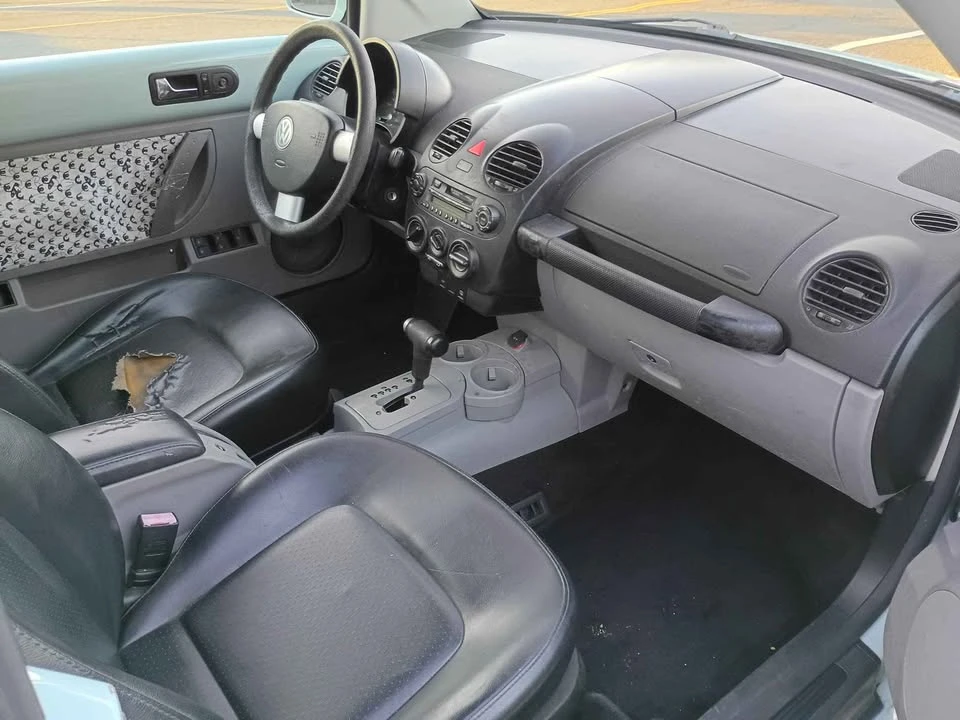 2004 Volkswagen New Beetle - Image 2 of 5