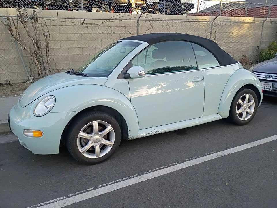 2004 Volkswagen New Beetle - Image 3 of 5