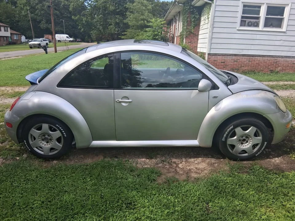 2004 Volkswagen New Beetle - Image 2 of 7