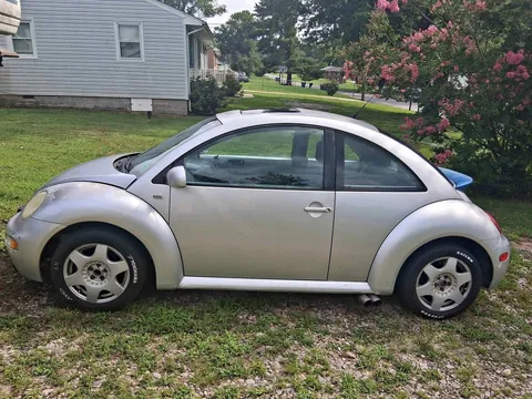2004 Volkswagen New Beetle GL Hatchback 2D