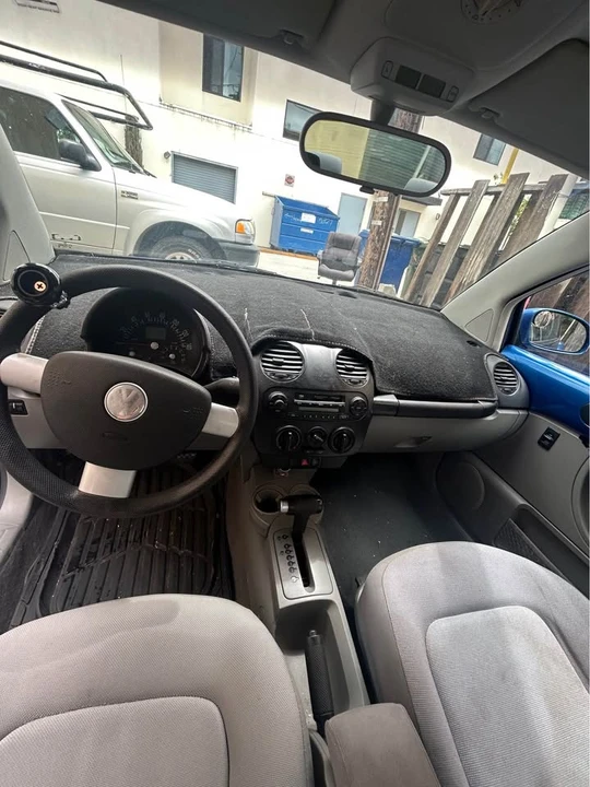 2004 Volkswagen New Beetle - Image 9 of 10