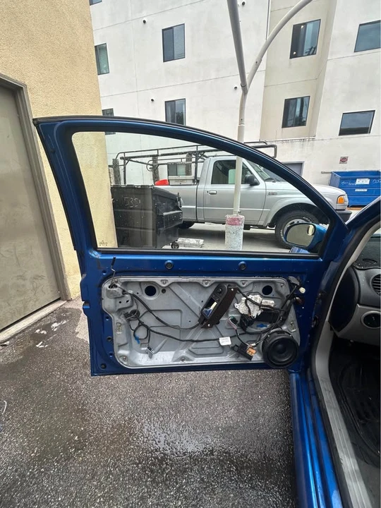 2004 Volkswagen New Beetle - Image 7 of 10