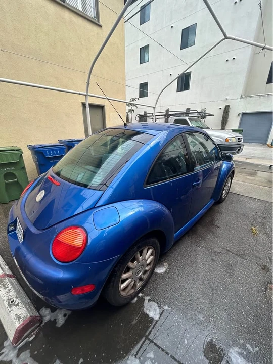 2004 Volkswagen New Beetle - Image 5 of 10