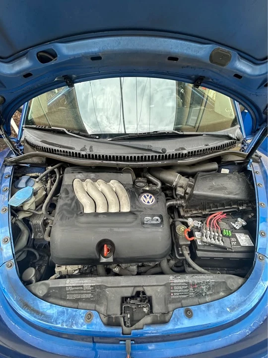 2004 Volkswagen New Beetle - Image 2 of 10