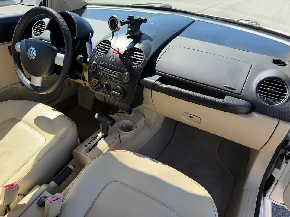 2004 Volkswagen New Beetle - Image 9 of 14