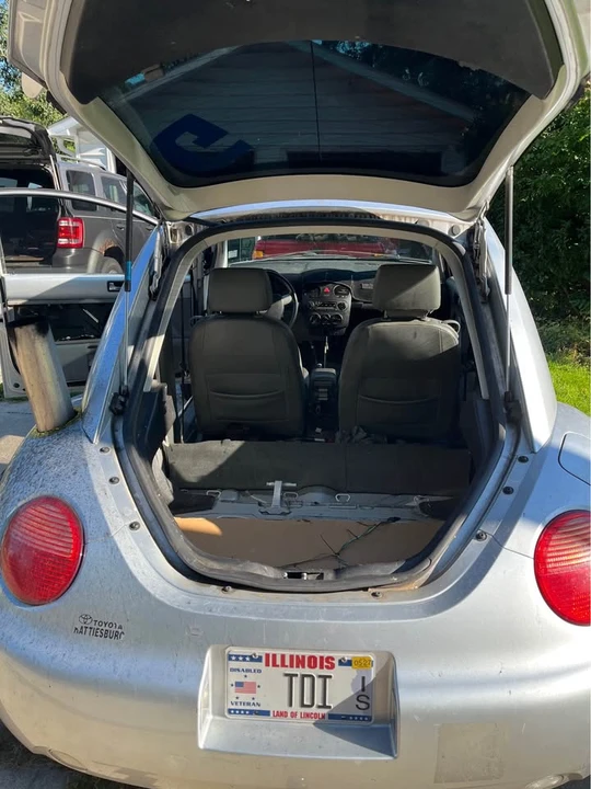 2004 Volkswagen New Beetle - Image 7 of 8