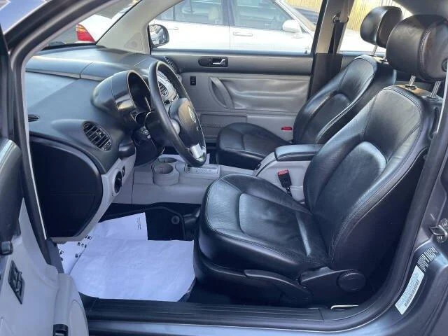 2004 Volkswagen New Beetle - Image 8 of 13