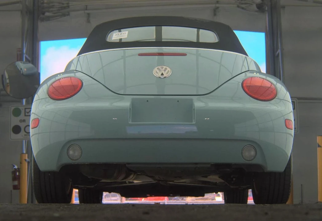 2004 Volkswagen New Beetle - Image 7 of 12