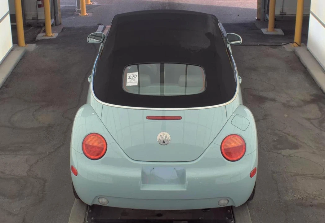 2004 Volkswagen New Beetle - Image 6 of 12