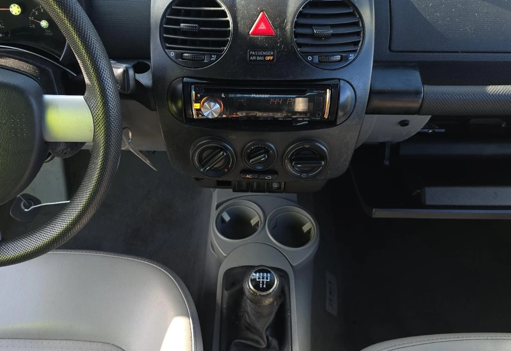 2004 Volkswagen New Beetle - Image 12 of 12
