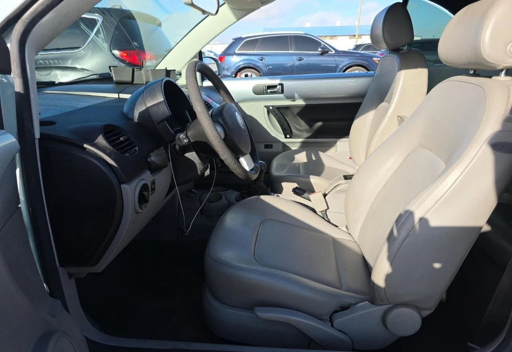 2004 Volkswagen New Beetle - Image 10 of 12