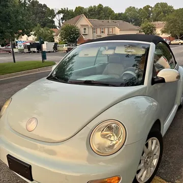 2004 Volkswagen New Beetle GLS Convertible 2D