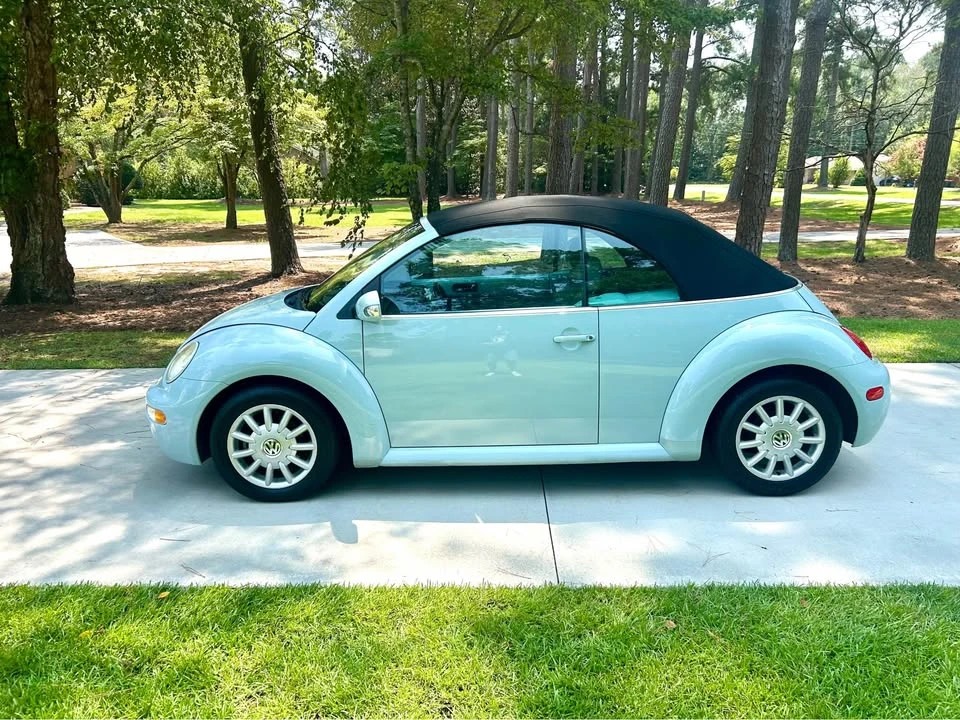 2004 Volkswagen New Beetle - Image 8 of 12