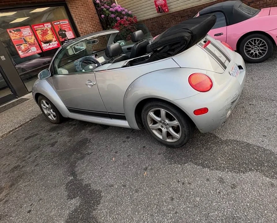 2004 Volkswagen New Beetle - Image 2 of 3