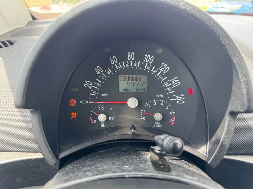 2004 Volkswagen New Beetle - Image 10 of 10