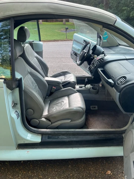 2004 Volkswagen New Beetle - Image 9 of 14