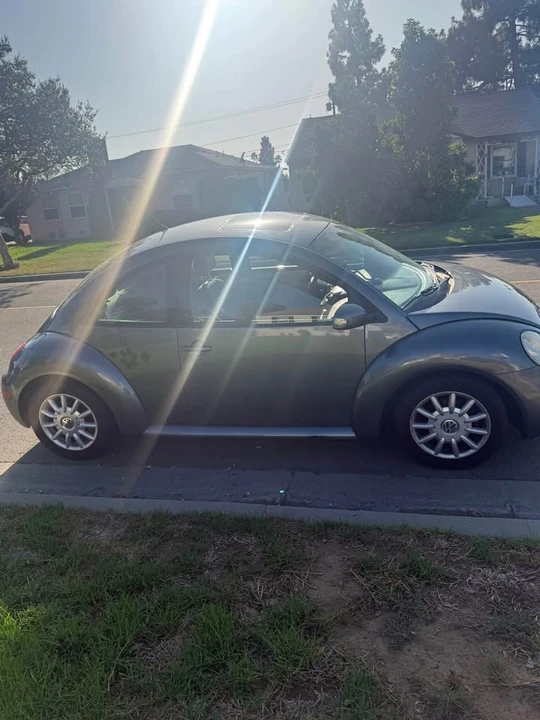 2004 Volkswagen New Beetle - Image 2 of 6