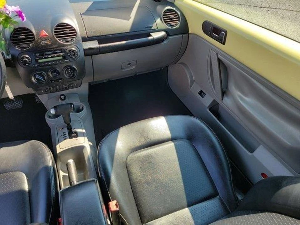 2004 Volkswagen New Beetle - Image 10 of 20