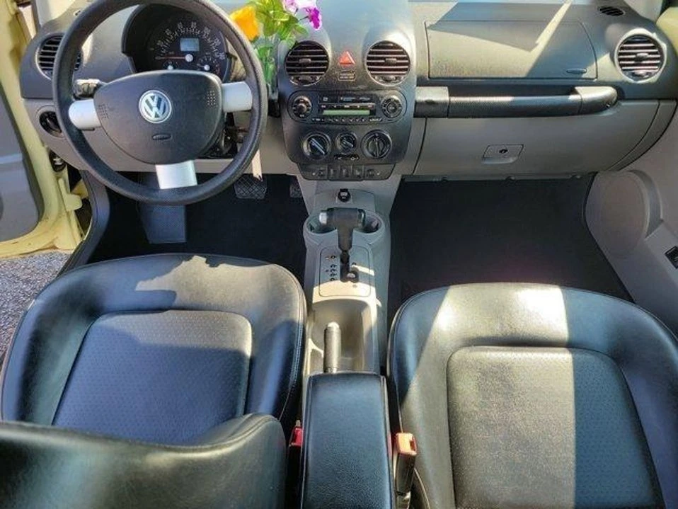 2004 Volkswagen New Beetle - Image 9 of 20