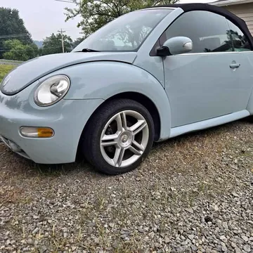 2004 Volkswagen New Beetle GLS Turbo Hatchback 2D