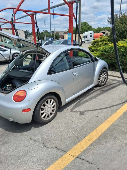 2004 Volkswagen New Beetle - Image 4 of 16