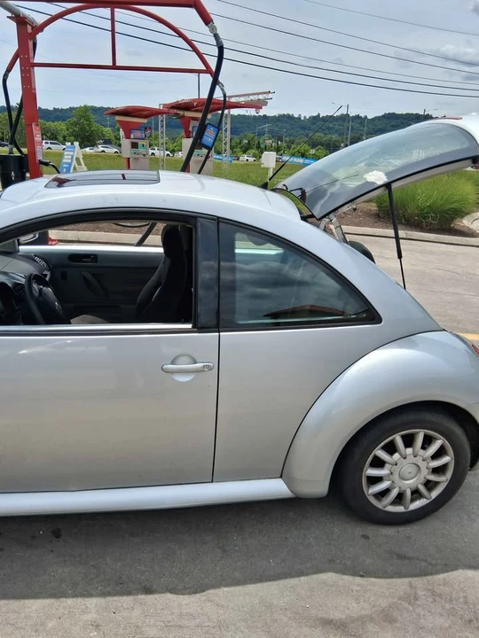 2004 Volkswagen New Beetle - Image 14 of 16