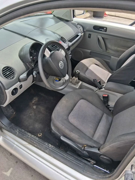 2004 Volkswagen New Beetle - Image 2 of 16