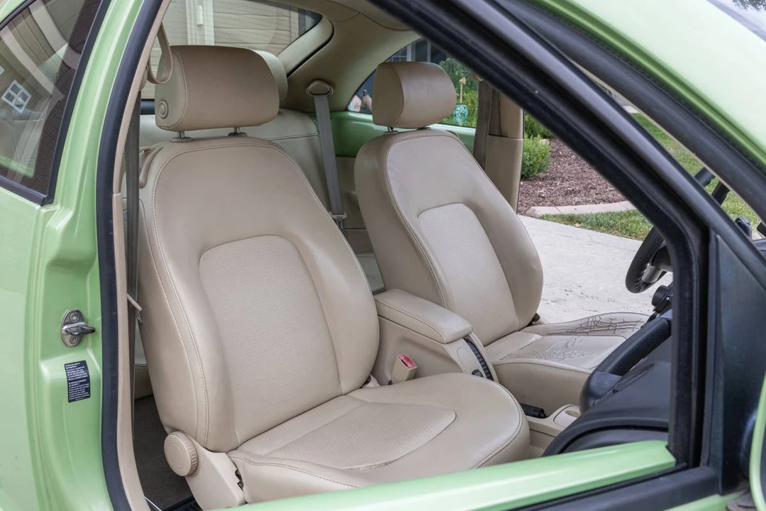 2004 Volkswagen New Beetle - Image 9 of 13