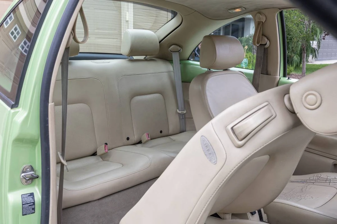 2004 Volkswagen New Beetle - Image 10 of 13