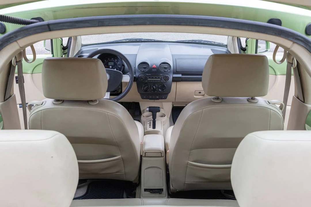 2004 Volkswagen New Beetle - Image 11 of 13