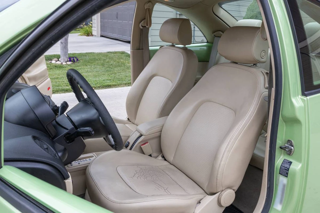2004 Volkswagen New Beetle - Image 8 of 13