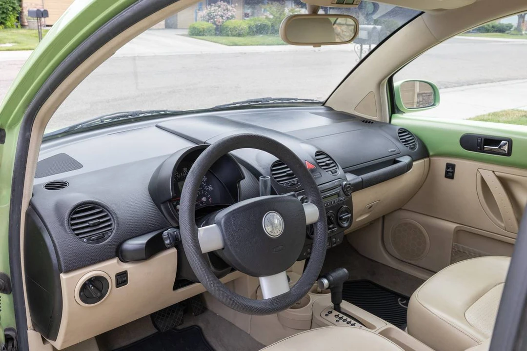 2004 Volkswagen New Beetle - Image 6 of 13