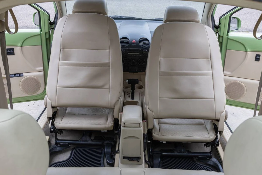 2004 Volkswagen New Beetle - Image 12 of 13