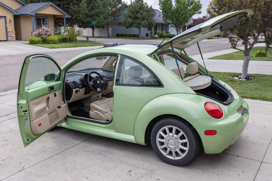 2004 Volkswagen New Beetle - Image 5 of 13